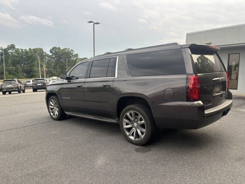 Used 2018 Chevrolet Suburban LT AWD/4WD image 4