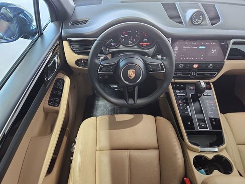 Used 2026 Porsche Macan image 12