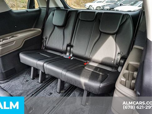 Used 2025 Kia Carnival EX image 22