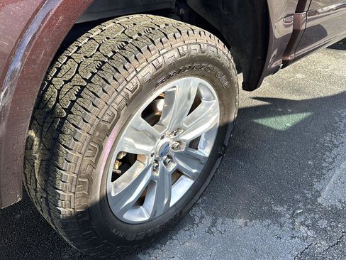 Used 2018 Ford F150 Platinum w/ Equipment Group 701A Luxury image 10