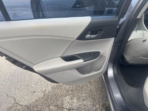 Used 2017 Honda Accord EX-L image 11