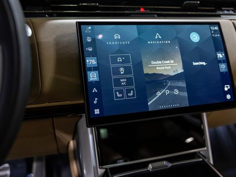 Used 2025 Land Rover Range Rover SE image 42