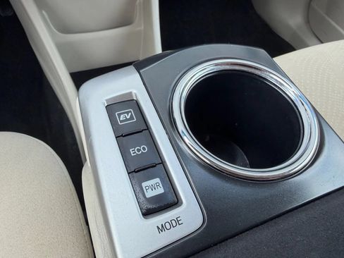 Used 2014 Toyota Prius V Three FWD image 33