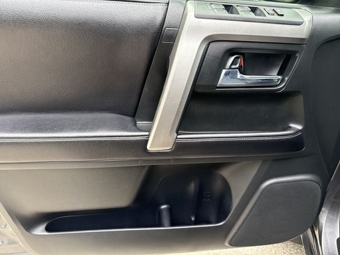 Used 2017 Toyota 4Runner SR5 Premium RWD image 10