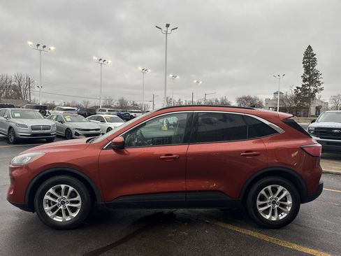 Used 2020 Ford Escape SE image 4