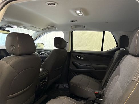 Used 2021 Chevrolet Traverse LT image 13