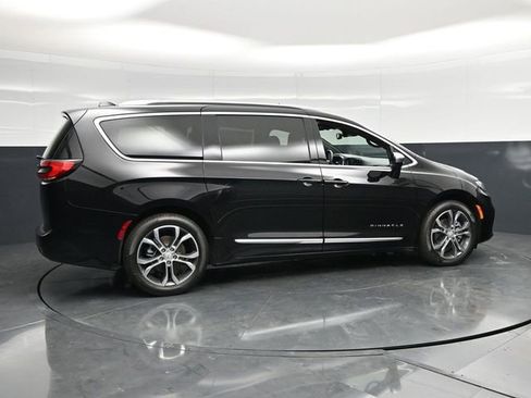 New 2026 Chrysler Pacifica Pinnacle w/ Trailer Tow Group FWD image 13