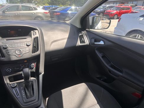Used 2017 Ford Focus SE w/ Interior Protection Package image 9