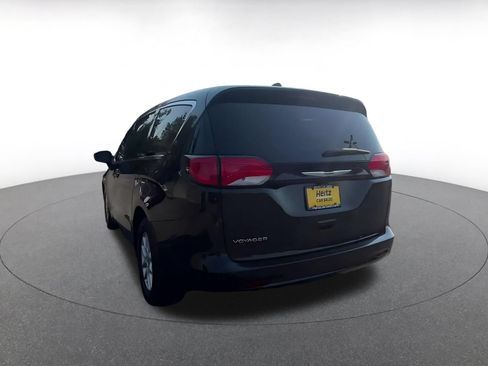 Used 2024 Chrysler Voyager LX FWD image 9
