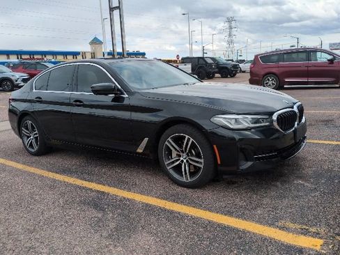 Used 2021 BMW 530i xDrive w/ Convenience Package AWD/4WD image 3