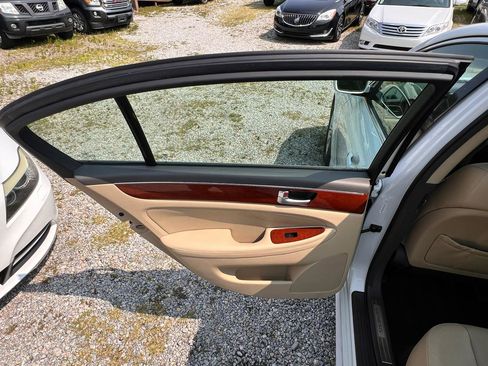 Used 2012 Hyundai Genesis 3.8 RWD image 28