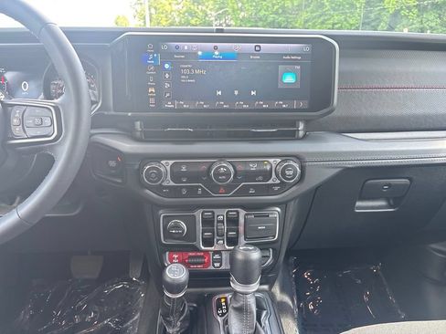 Used 2025 Jeep Wrangler Unlimited Rubicon AWD/4WD image 26
