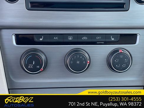 Used 2017 Volkswagen Golf SE image 28