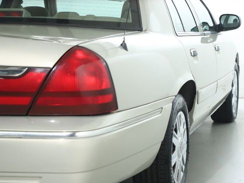 Used 2005 Mercury Grand Marquis GS image 10