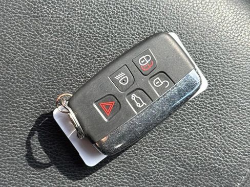 Used 2018 Land Rover Range Rover Evoque SE AWD/4WD image 21