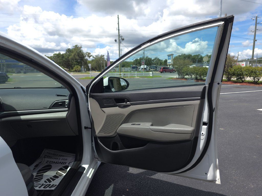 Used 2017 Hyundai Elantra SE FWD image 17