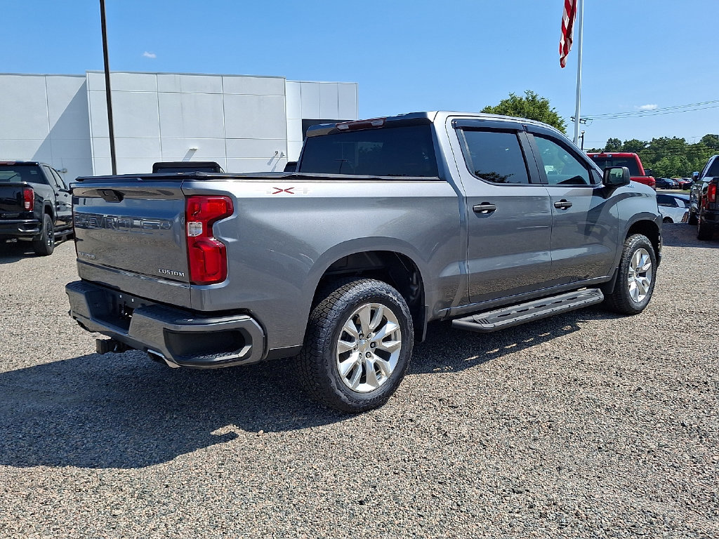 Used 2020 Chevrolet Silverado 1500 Custom w/ Custom Value Package AWD/4WD image 9