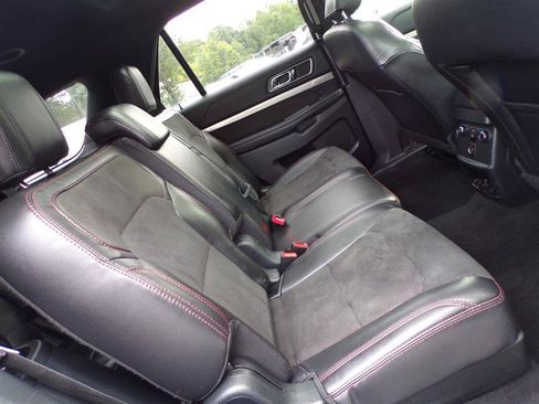 Used 2018 Ford Explorer XLT w/ Equipment Group 202A AWD/4WD image 21