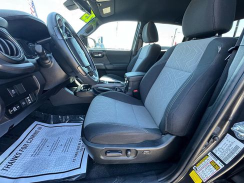 Used 2023 Toyota Tacoma TRD Off-Road image 17