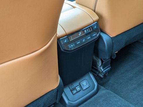 Used 2023 Toyota Highlander Platinum image 24