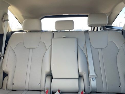 Used 2025 Kia Sorento S image 12