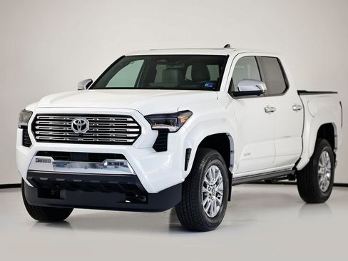 Used 2025 Toyota Tacoma Limited image 1