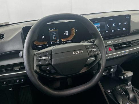 Used 2025 Kia K4 LXS image 18