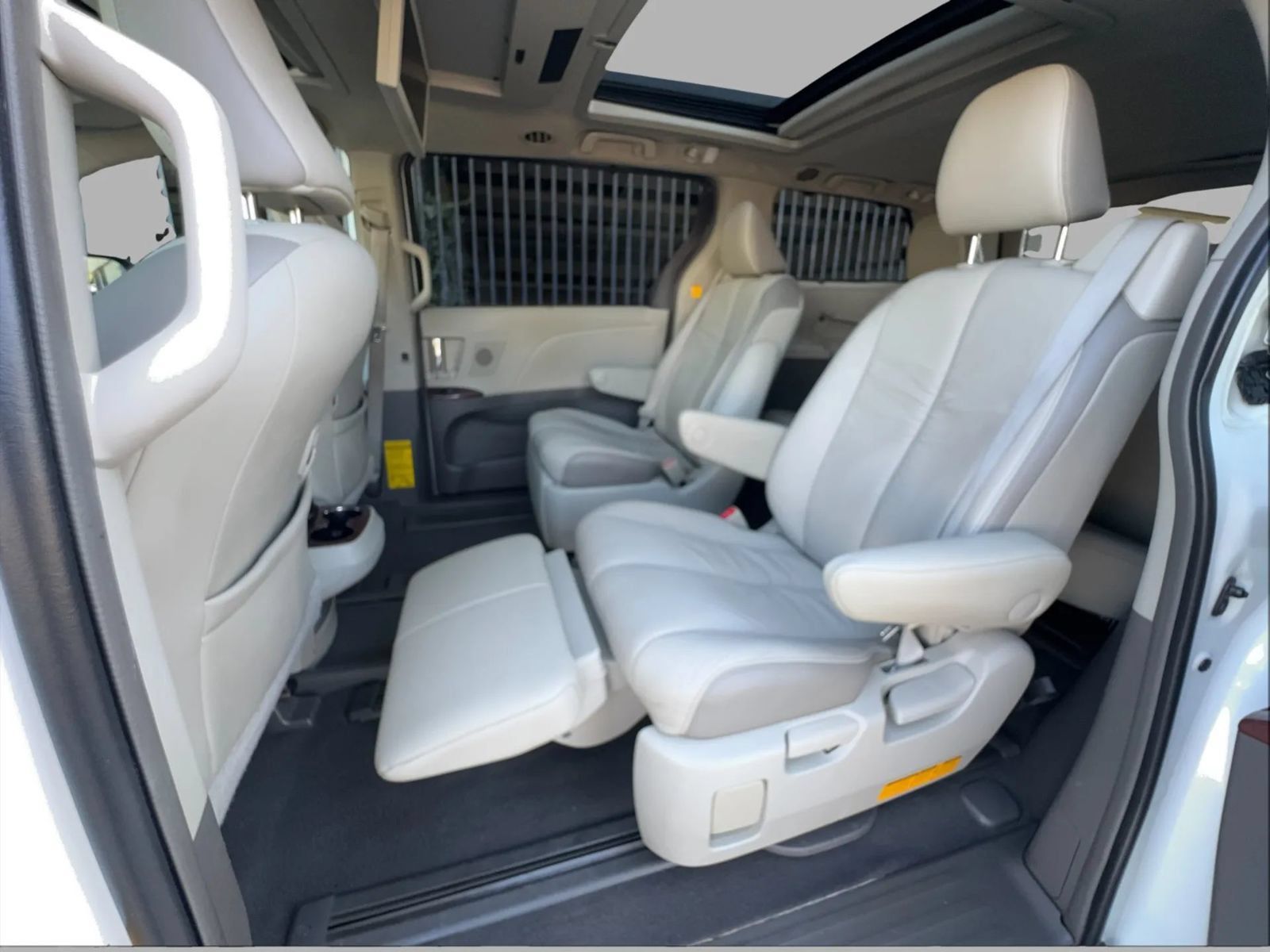 Used 2011 Toyota Sienna Limited w/ Premium Pkg AWD/4WD image 31