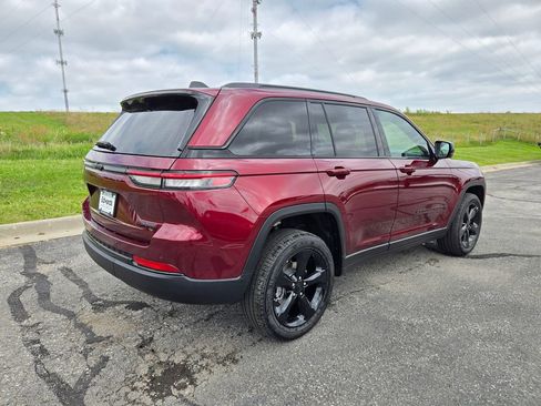 New 2025 Jeep Grand Cherokee Limited w/ Luxury Tech Group II image 3