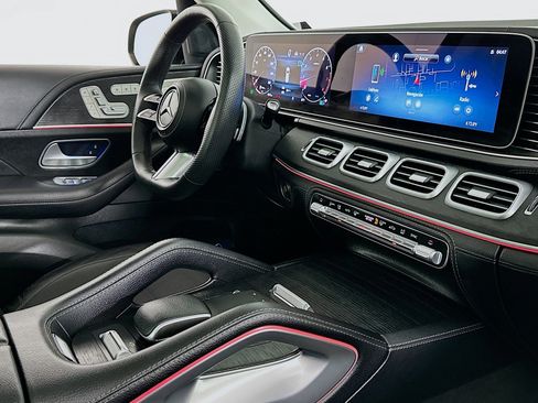 Used 2024 Mercedes-Benz GLS 580 4MATIC image 33