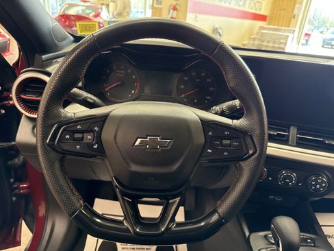 Used 2024 Chevrolet Trax RS FWD image 40
