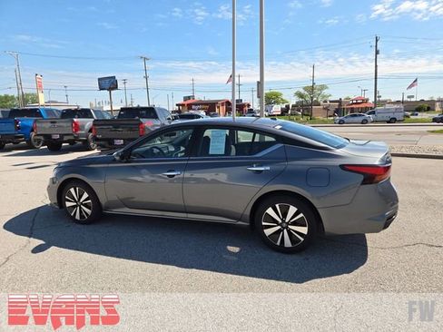 Used 2022 Nissan Altima 2.5 SV FWD image 25