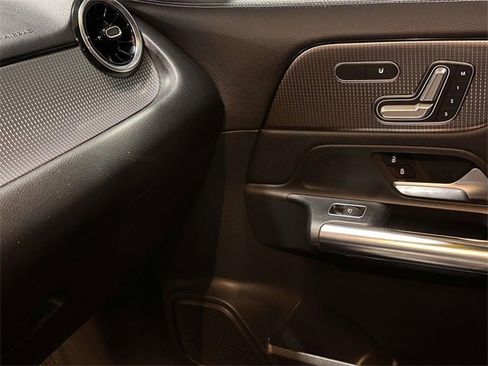 Used 2021 Mercedes-Benz GLA 250 4MATIC image 24