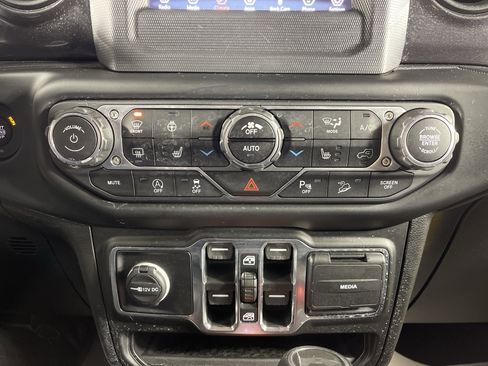 Used 2021 Jeep Wrangler Unlimited Sport image 24