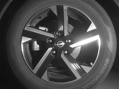 Used 2025 Nissan Sentra SV FWD image 12