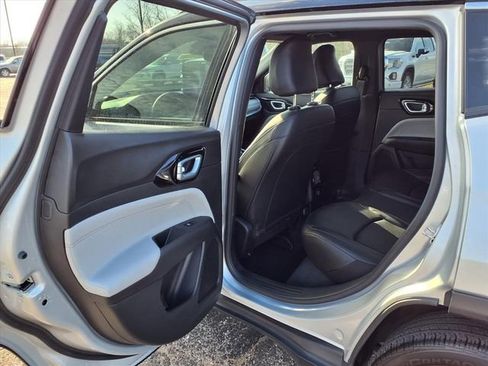 Used 2025 Jeep Compass Limited image 70