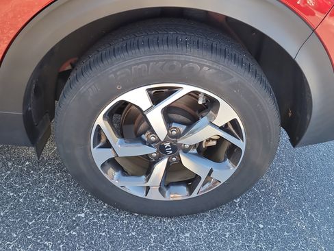 Used 2022 Kia Sportage LX image 9