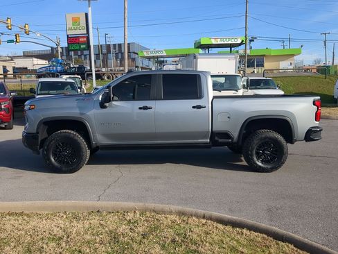 Used 2025 Chevrolet Silverado 2500 ZR2 w/ Technology Package image 5