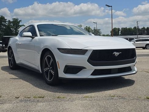 Used 2025 Ford Mustang Coupe RWD image 7