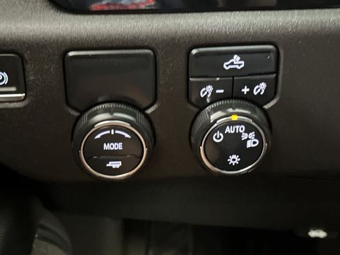Used 2024 Chevrolet Silverado 1500 LT RWD image 33