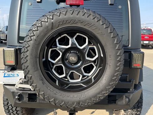 Used 2017 Jeep Wrangler Sport w/ Connectivity Group image 31