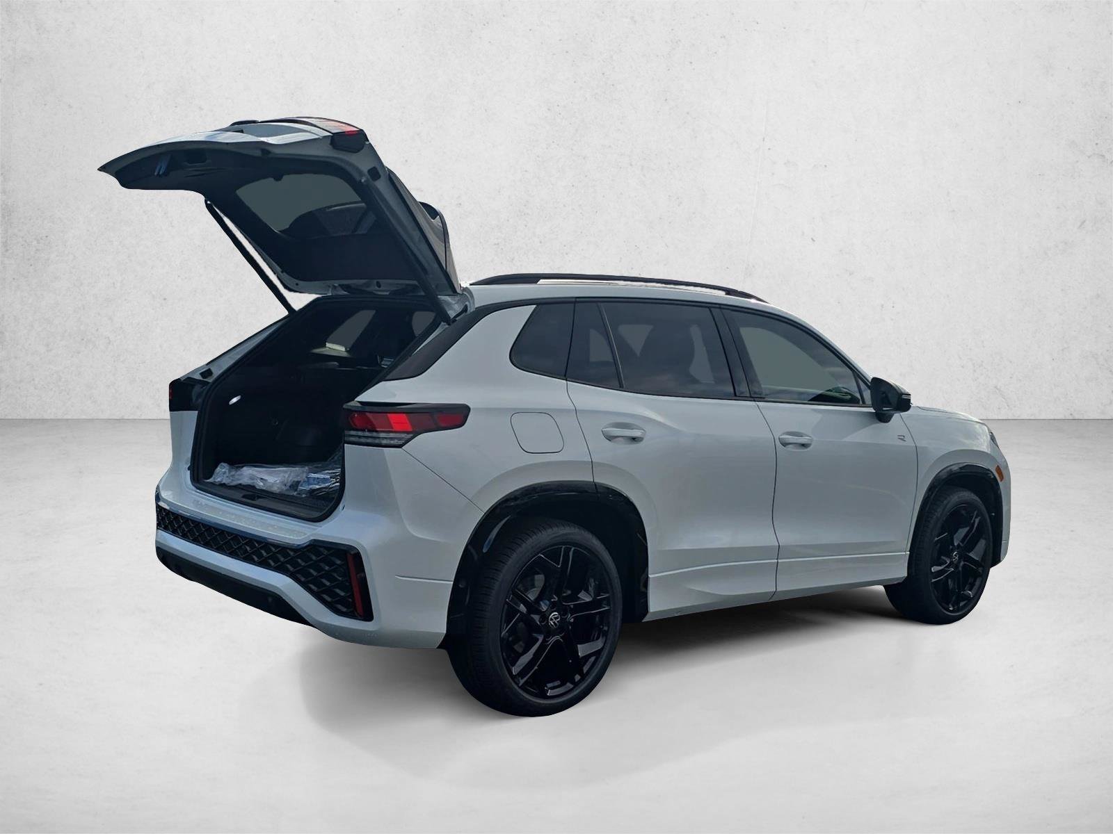 New 2026 Volkswagen Tiguan SE R-Line FWD image 2