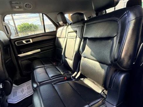 Used 2022 Ford Explorer XLT w/ Equipment Group 202A AWD/4WD image 14