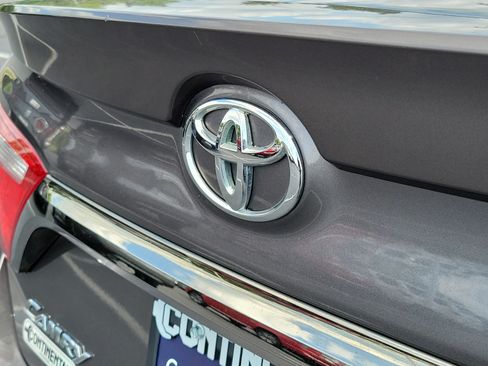 Used 2016 Toyota Camry SE FWD image 8