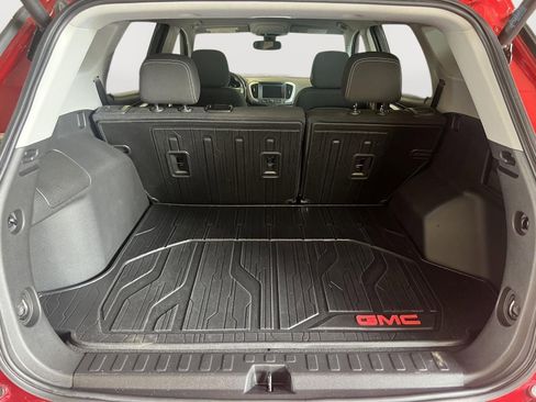 Used 2023 GMC Terrain SLE w/ Driver Convenience Package image 10