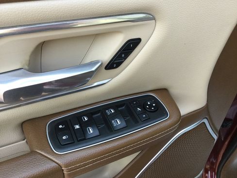 Used 2021 RAM 1500 Laramie image 9