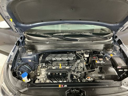 Certified 2024 Hyundai Venue Limited FWD image 17