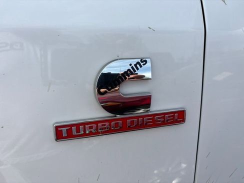 Used 2022 RAM 2500 Tradesman w/ Chrome Appearance Group AWD/4WD image 5