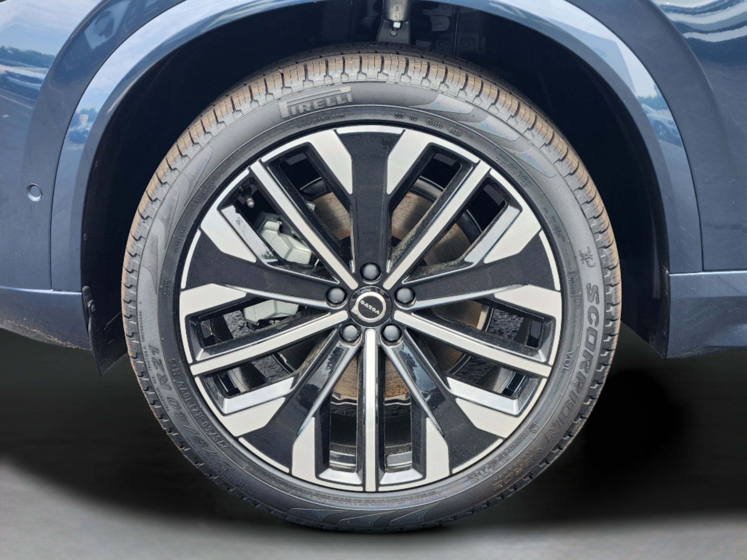 Used 2026 Volvo XC90 B6 Plus w/ Protection Package Premier AWD/4WD image 13