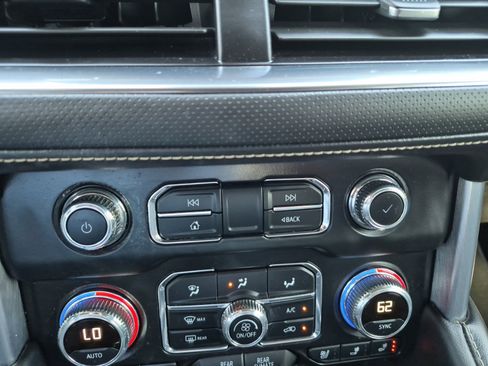 Used 2023 GMC Yukon SLT w/ SLT Luxury Package RWD image 17